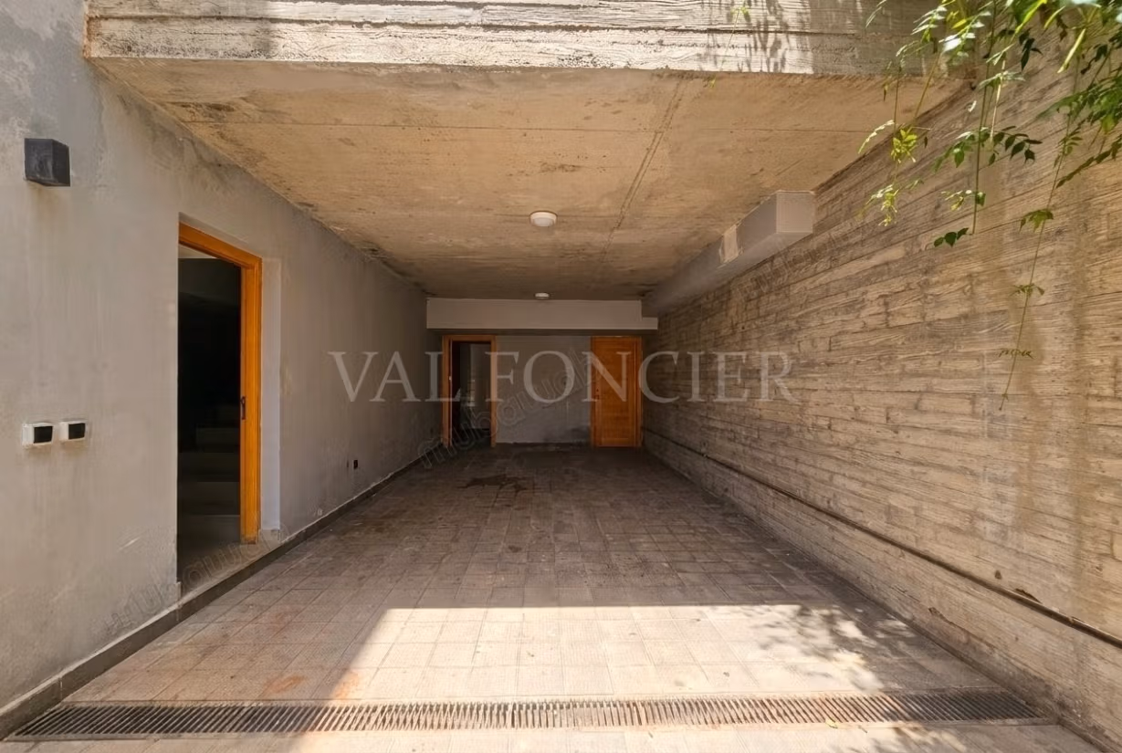 Superb new villa with a large pool in Dar Bouazza