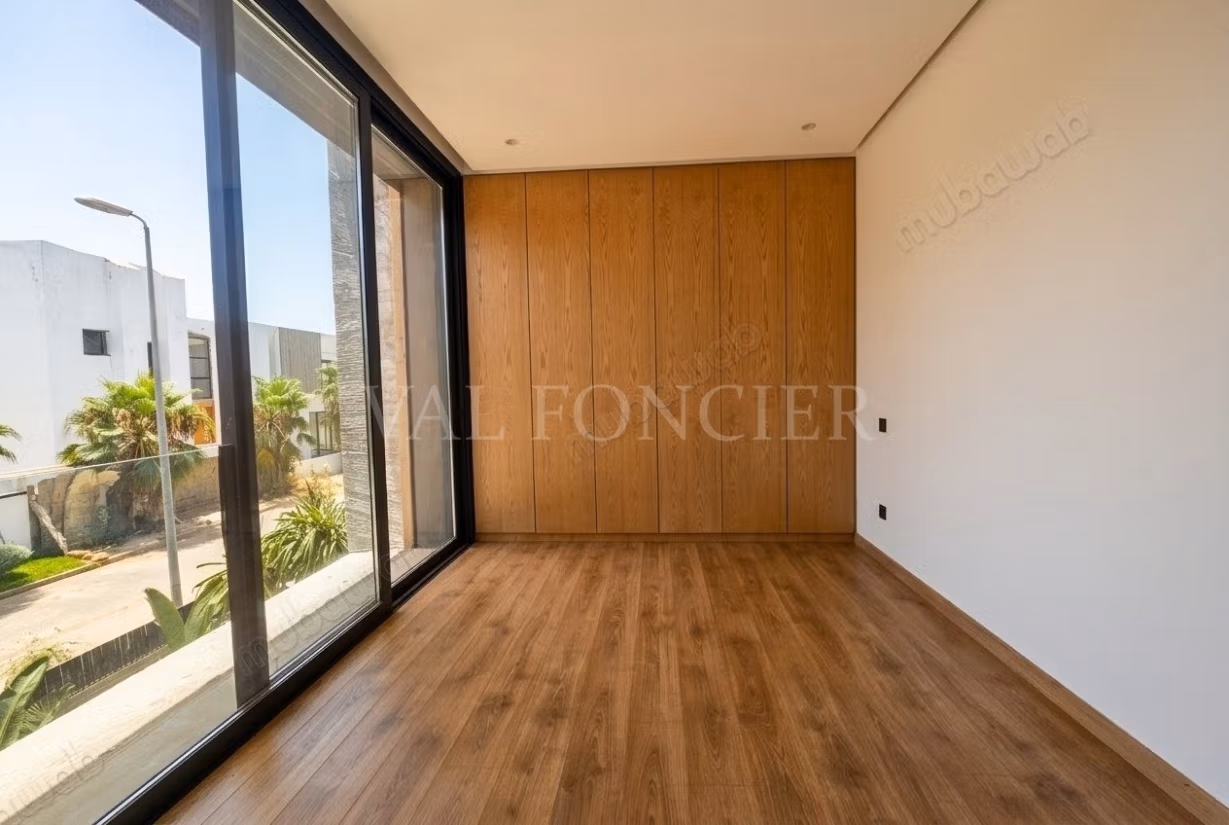 Superb new villa with a large pool in Dar Bouazza