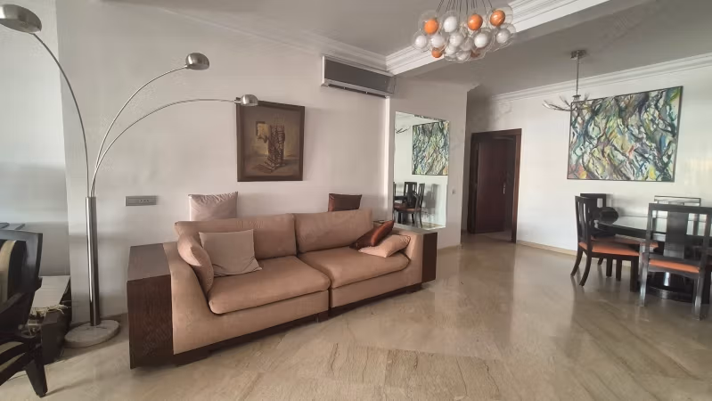 Appartement van hoge standaard op de bovenste verdieping