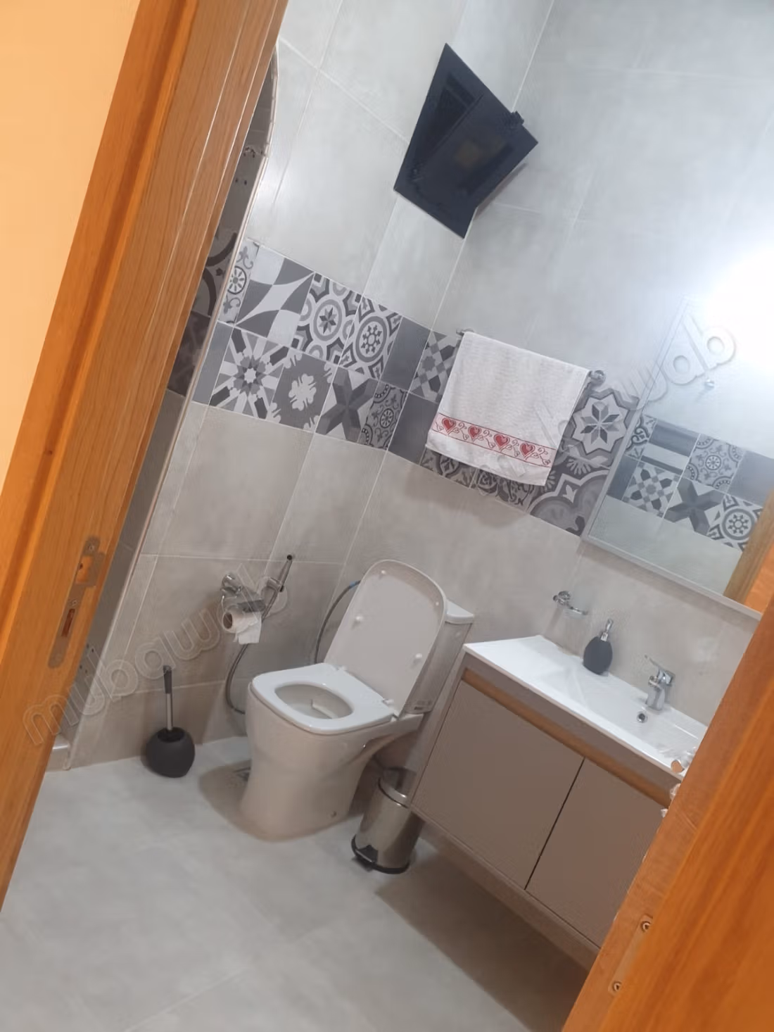 Apartment for rent in Harhoura. 3 cozy bedrooms. Pool and concierge service