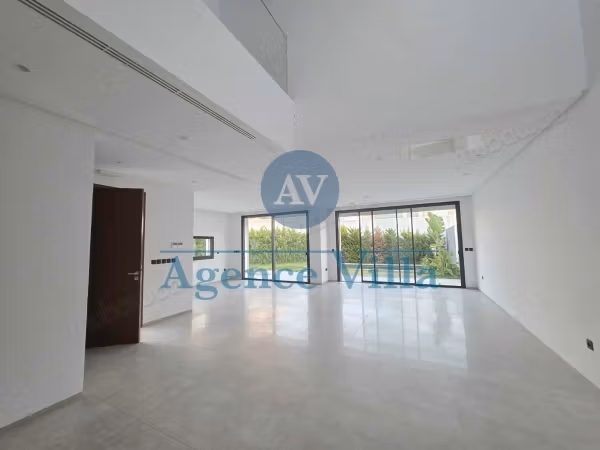 In affitto una villa S4 con giardino e piscina, Lago 2