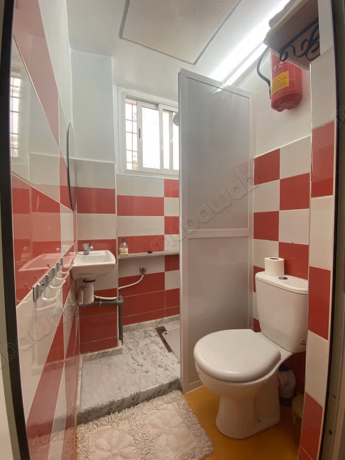 Affitto stagionale nella Nuova Città. Superficie totale di 70 m². Salone marocchino, sicurezza