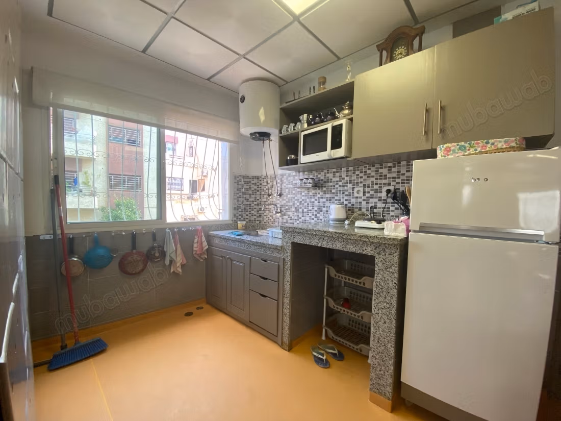 Affitto stagionale nella Nuova Città. Superficie totale di 70 m². Salone marocchino, sicurezza