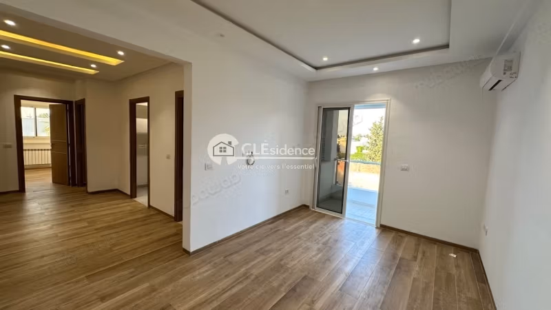 Location S2 in a villa with shelves