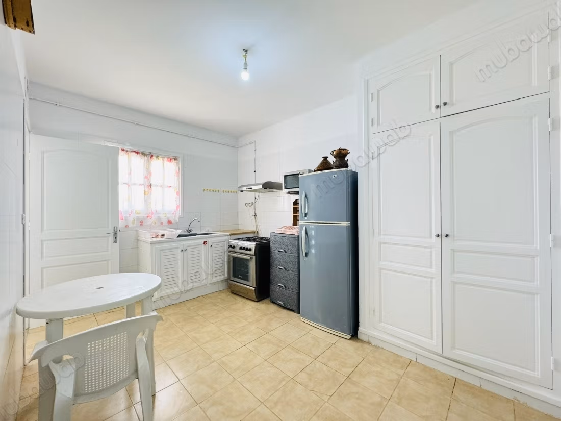 A loué appartement meublé