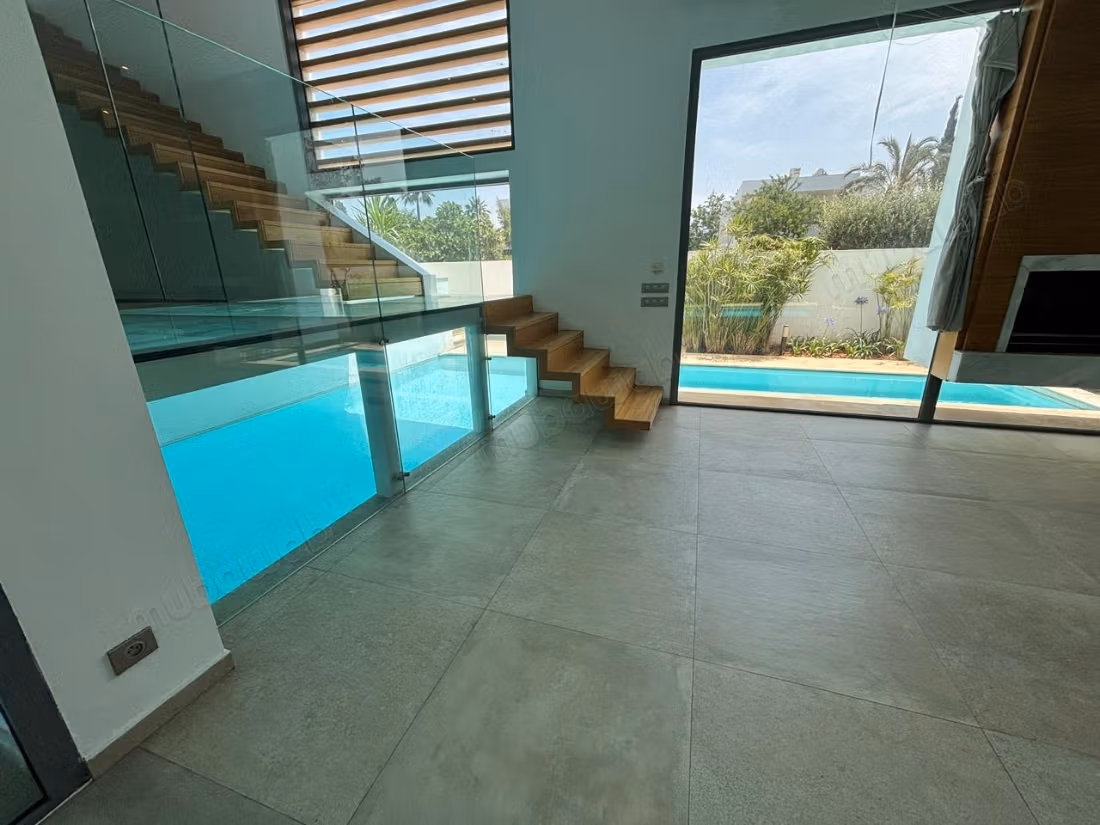 Magnificent villa for rent in California. Total area 600 m²