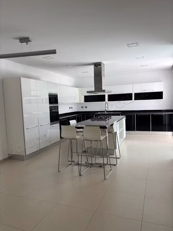 Magnificent villa for rent in California. Total area 600 m²