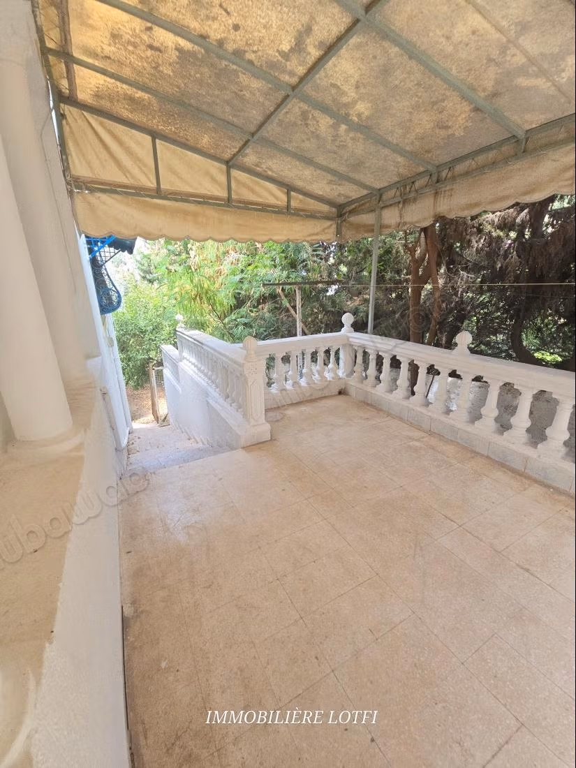 Rent your house in Gammarth Supérieur. 4 bedrooms. Terrace and garden
