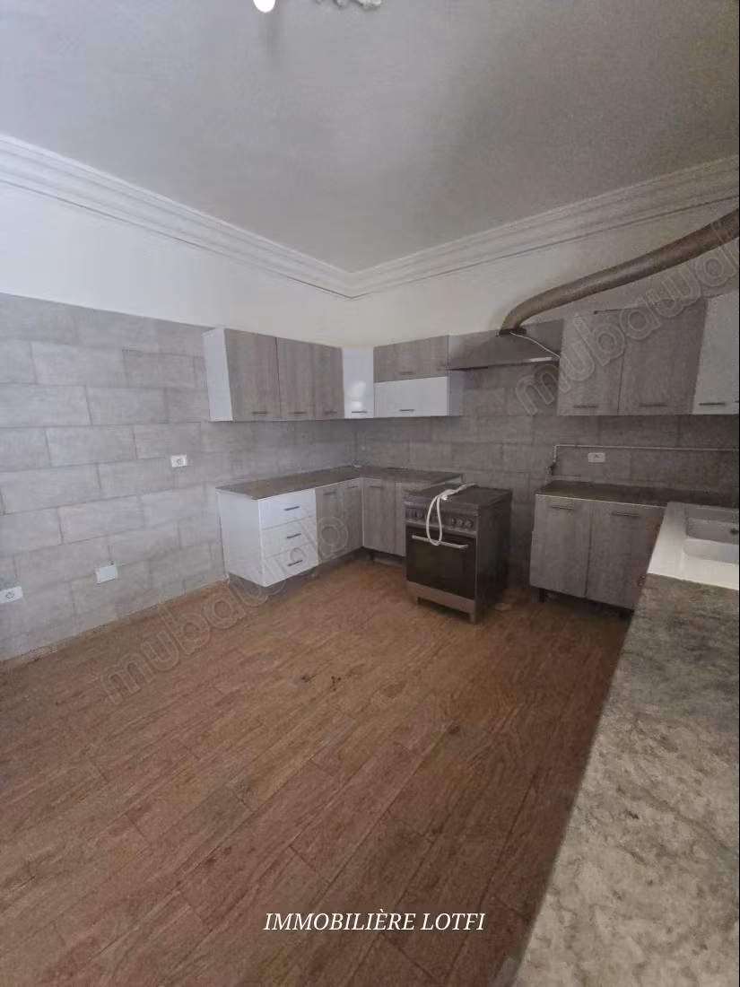 Rent your house in Gammarth Supérieur. 4 bedrooms. Terrace and garden