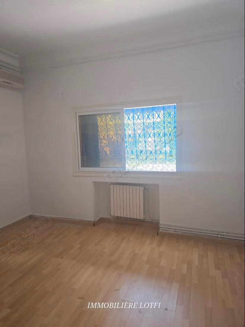 Rent your house in Gammarth Supérieur. 4 bedrooms. Terrace and garden