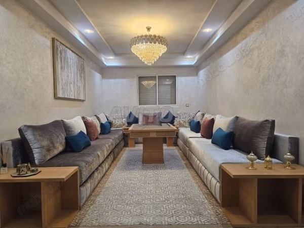 Appartements à louer à Gueliz. 2 chambres excellentes. L'hébergement dispose d'un service de conciergerie et d'un système de climatisation
