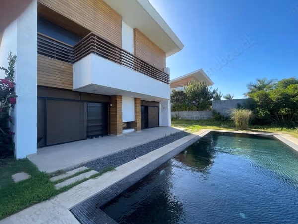 À Louer – Superbe Villa Vide à CGI Bouskoura 
Ville Verte