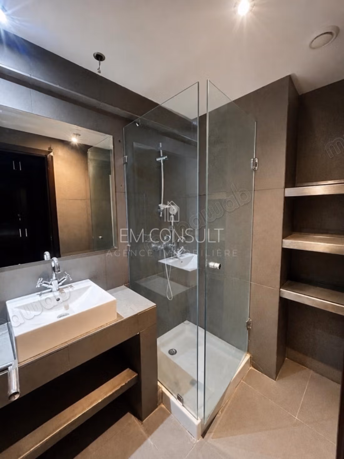 LOCATION – Empty apartment 2 suites 129 m² – Hive