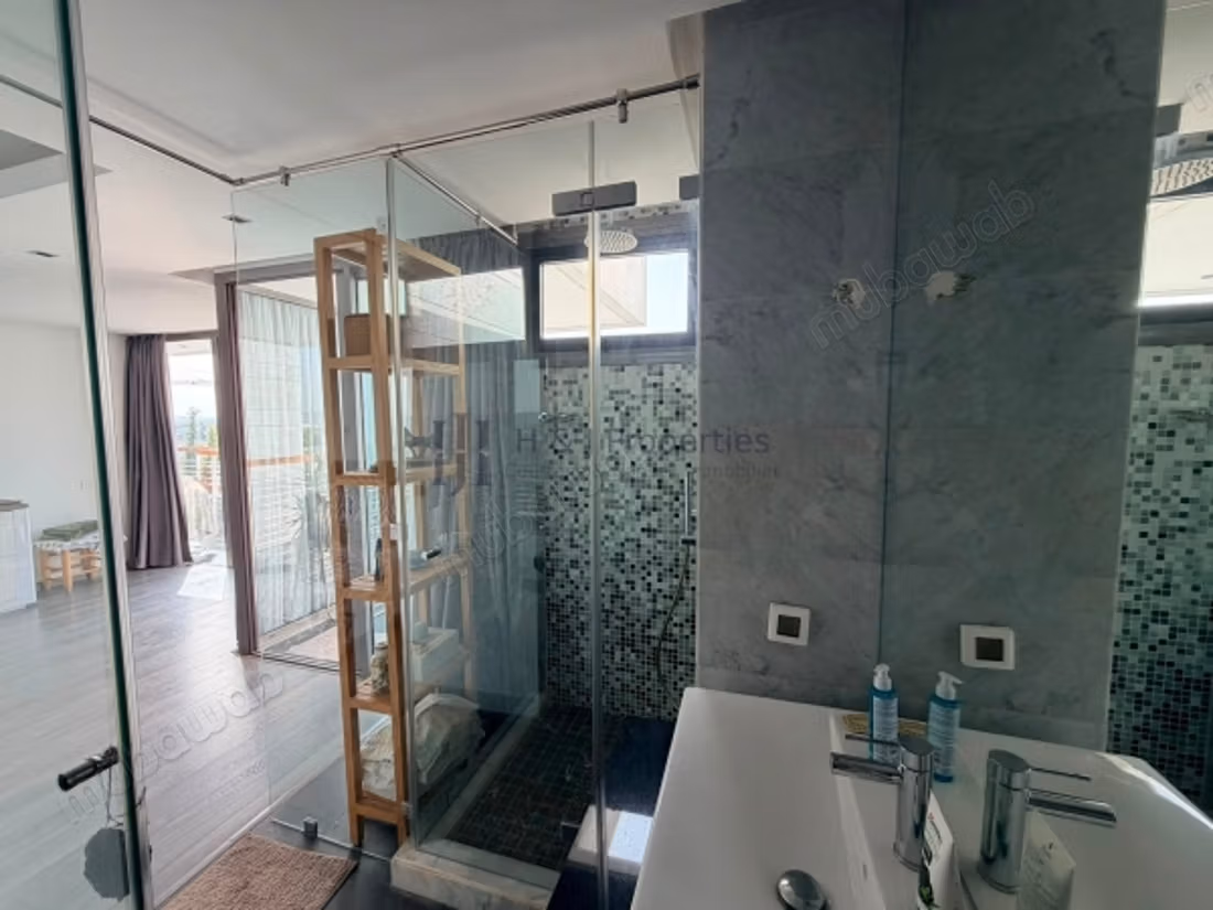 T4 meublé de 185m2 
3 chambres 
terrasse 
vue golf