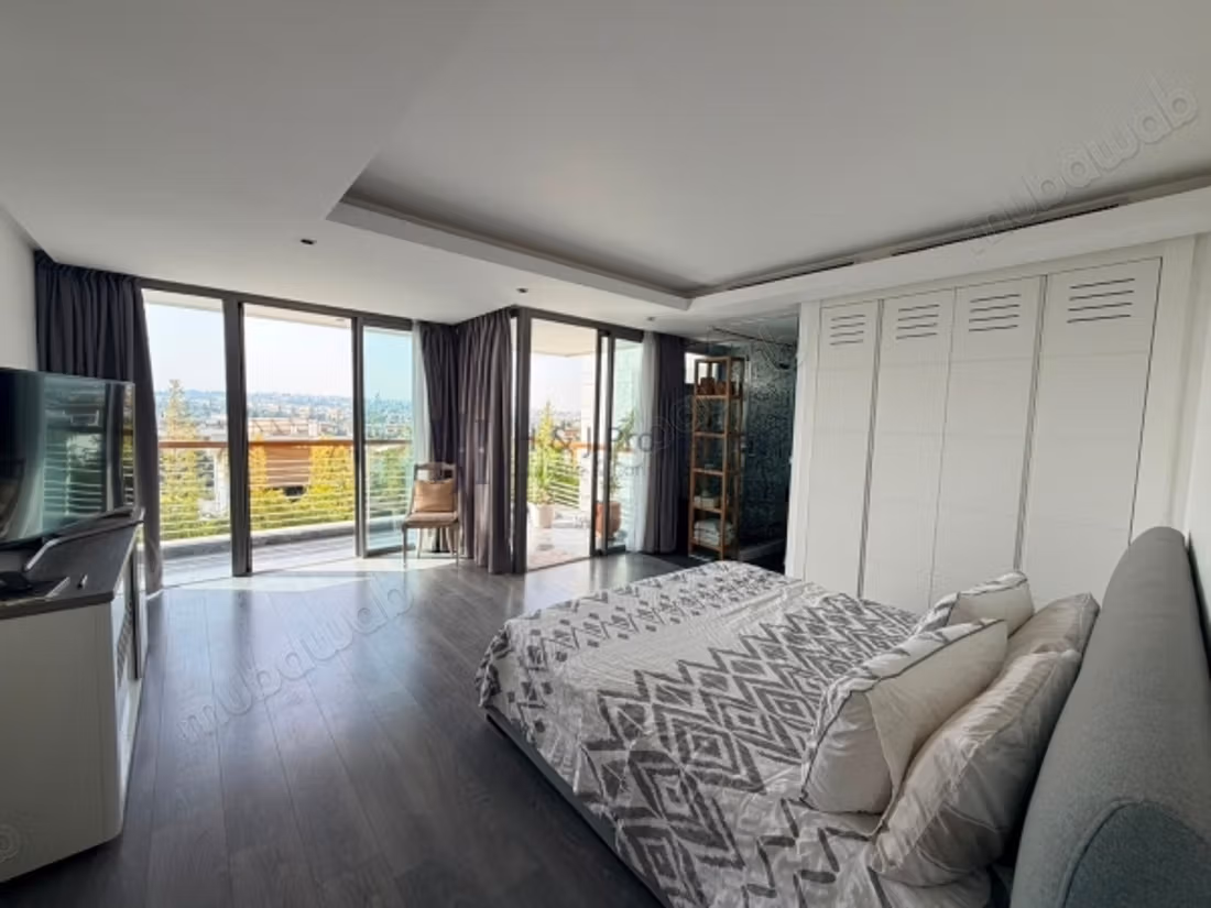 T4 meublé de 185m2 
3 chambres 
terrasse 
vue golf