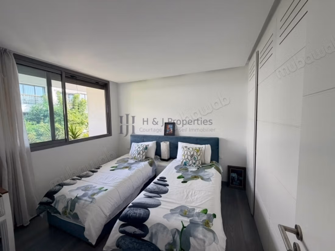 T4 meublé de 185m2 
3 chambres 
terrasse 
vue golf