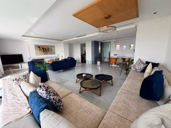 Furnished T4 of 185m2 3 bedrooms terrace overlooking the golf