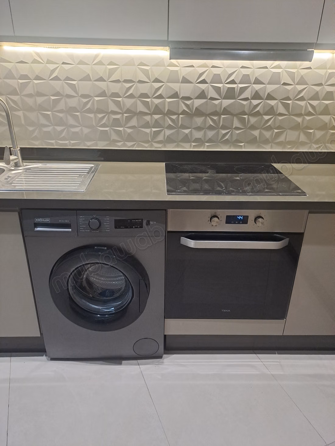 Apt HS Meublé quasi neuf á louer á oasis 
Rte Jadida
