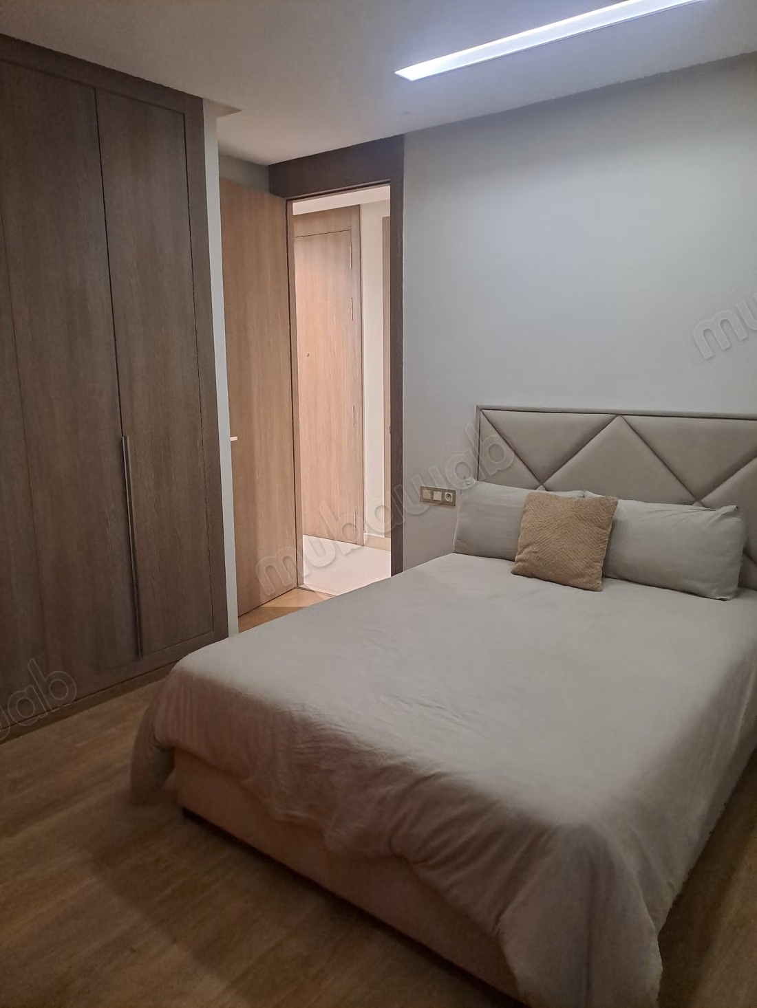 Apt HS Meublé quasi neuf á louer á oasis 
Rte Jadida