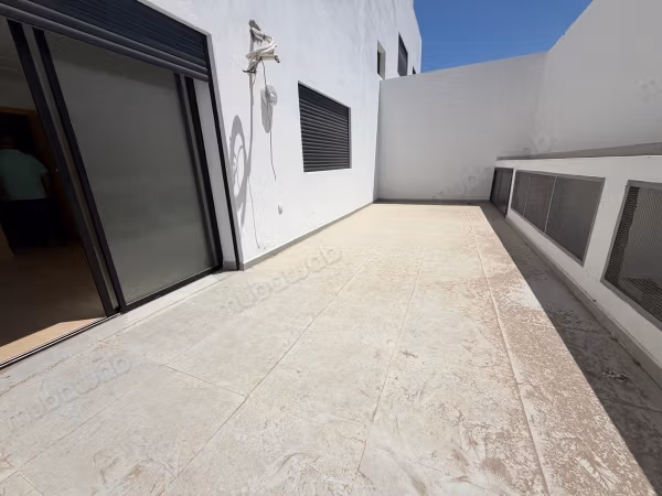Vend Studio à Franceville. 2 pièces. Avec ascenseur et terrasse