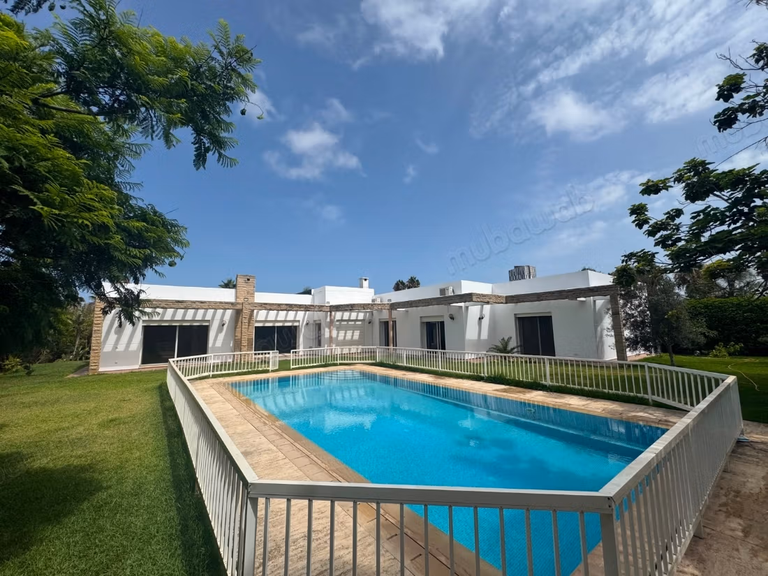Villa di 2000m² in affitto a Souissi RABAT