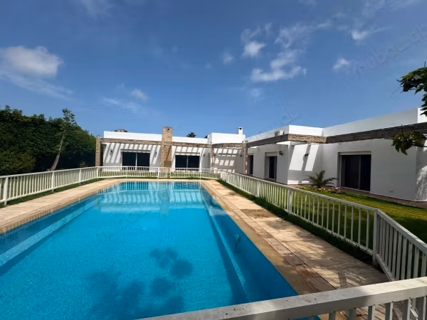 Villa di 2000m² in affitto a Souissi RABAT