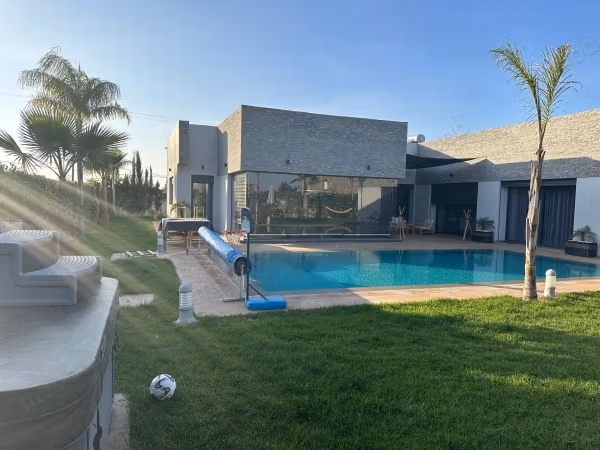 Villa with Heated Swimming Pool, Jacuzzis and Steam Room