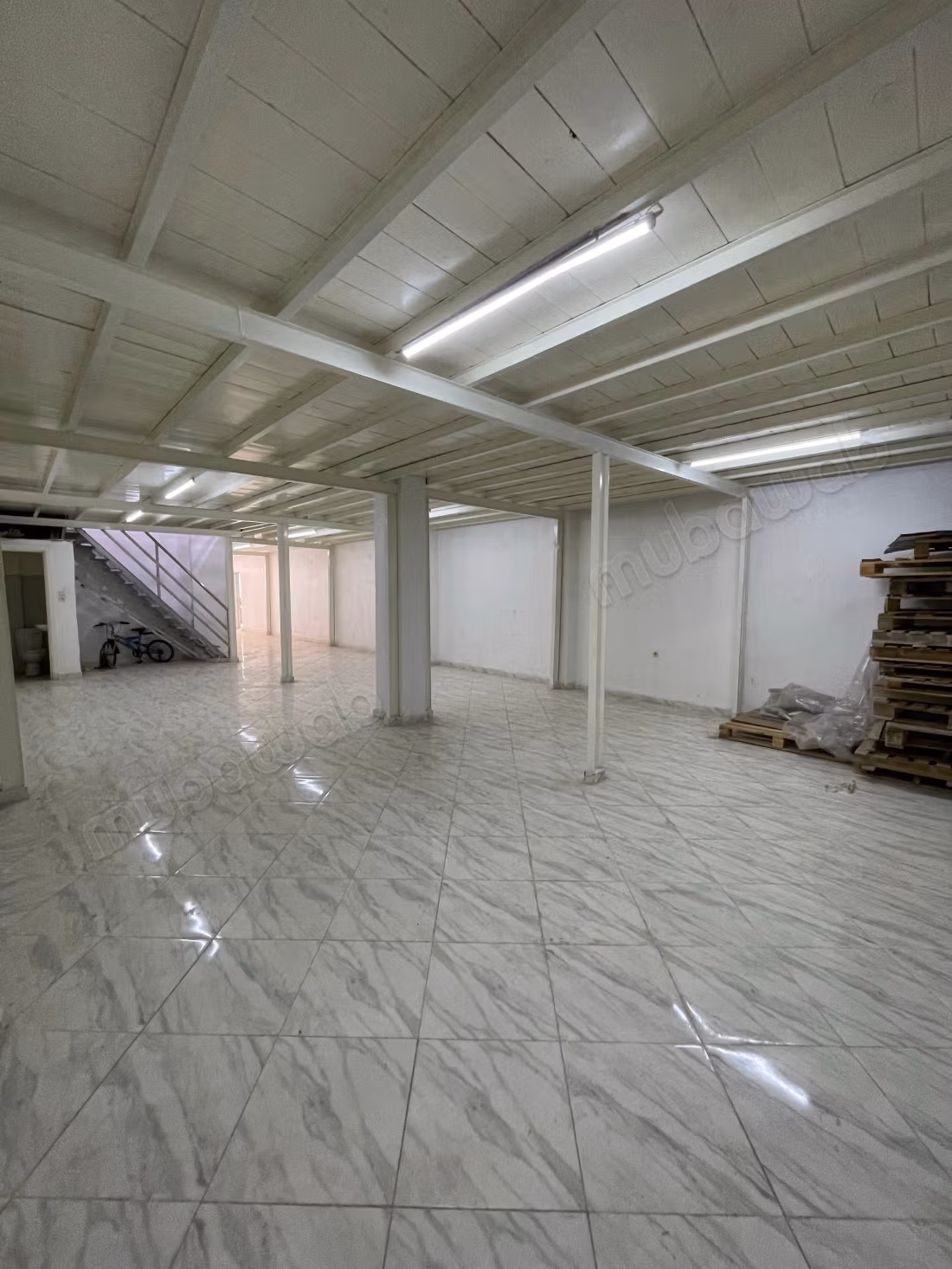 2 commerciële winkels te koop 170m2 Hay Atlas