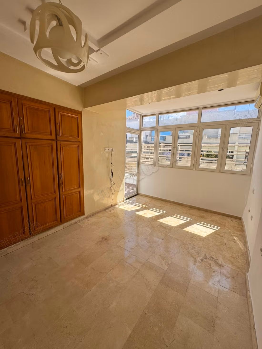 Beautiful empty apartment for rent 3 bedrooms in Bourgogne
