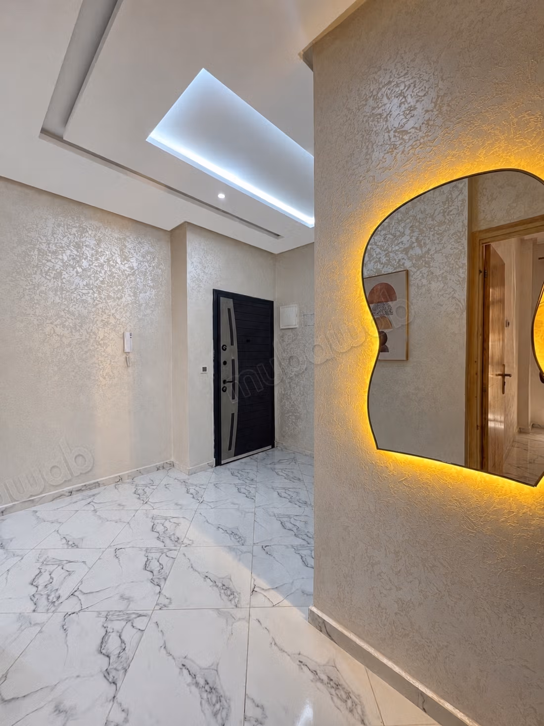 Appartement de vacances à louer à Centre ville climatise et wifi.
Surface de 800 m².
Porte blindée, sécurité