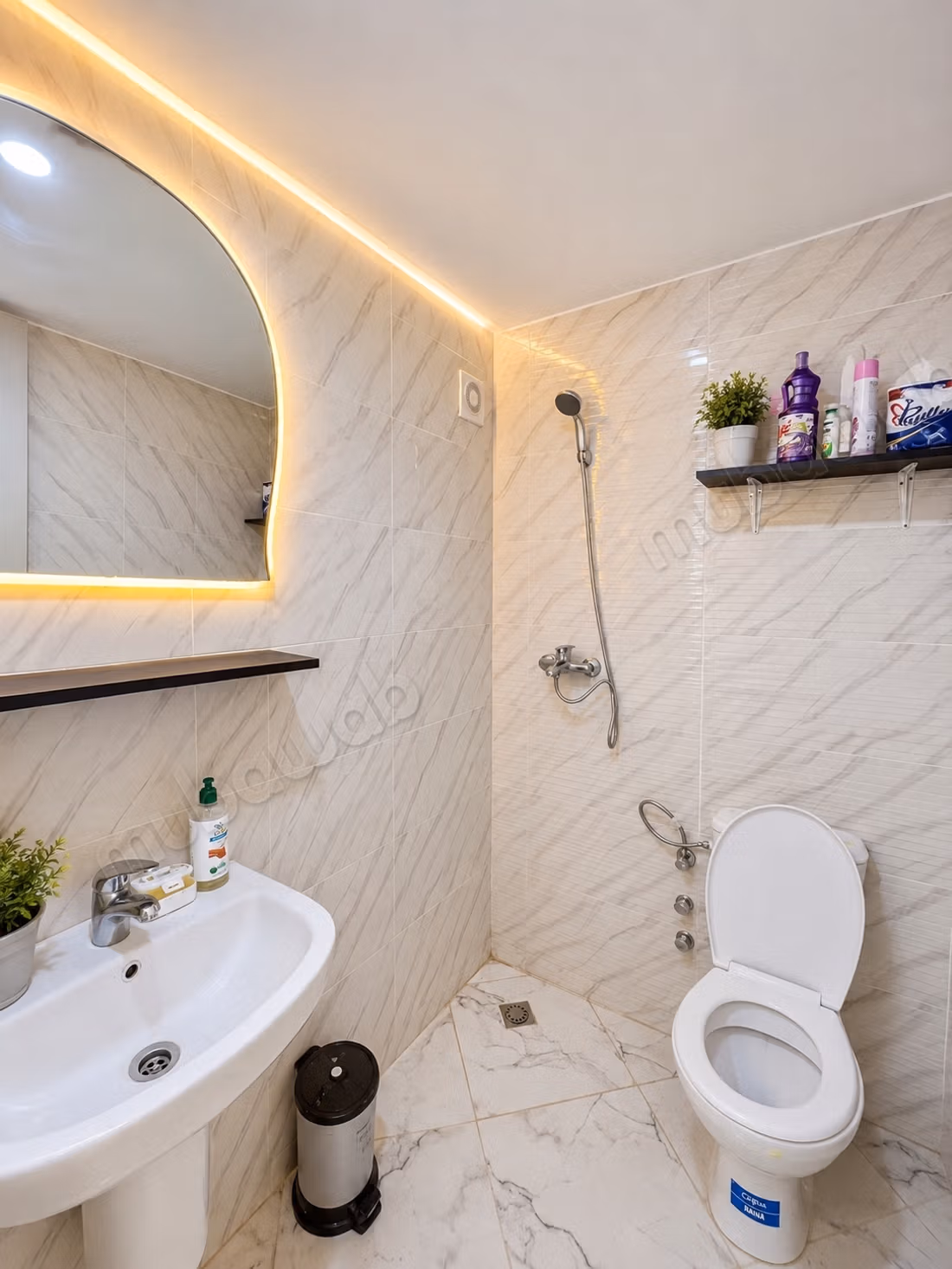 Appartement de vacances à louer à Centre ville climatise et wifi.
Surface de 800 m².
Porte blindée, sécurité