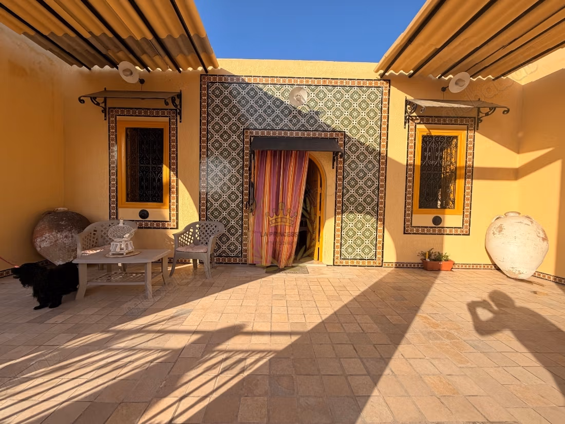 Somptueuse villa à louer à Gammarth Village. 
Surface de 250 m². 
Terrasse et jardin