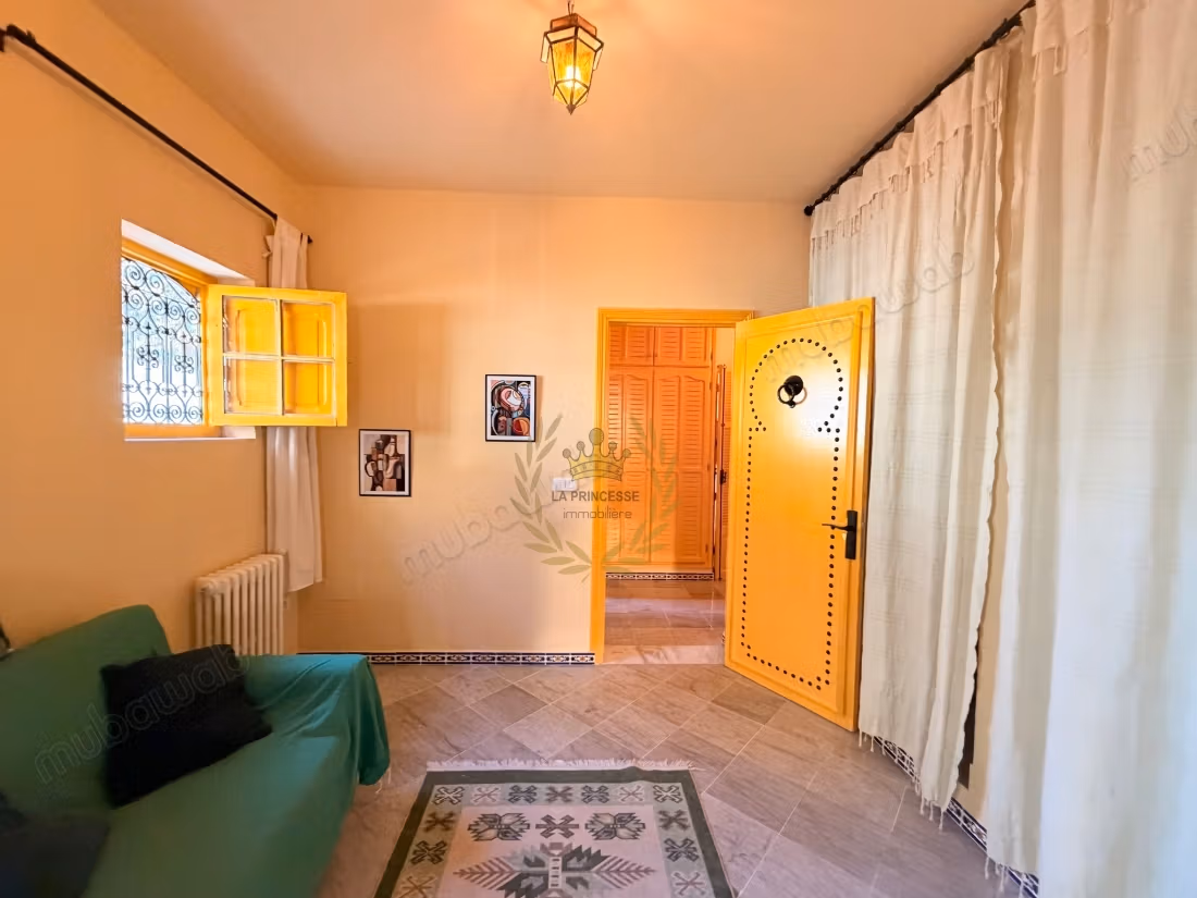 Somptueuse villa à louer à Gammarth Village. 
Surface de 250 m². 
Terrasse et jardin
