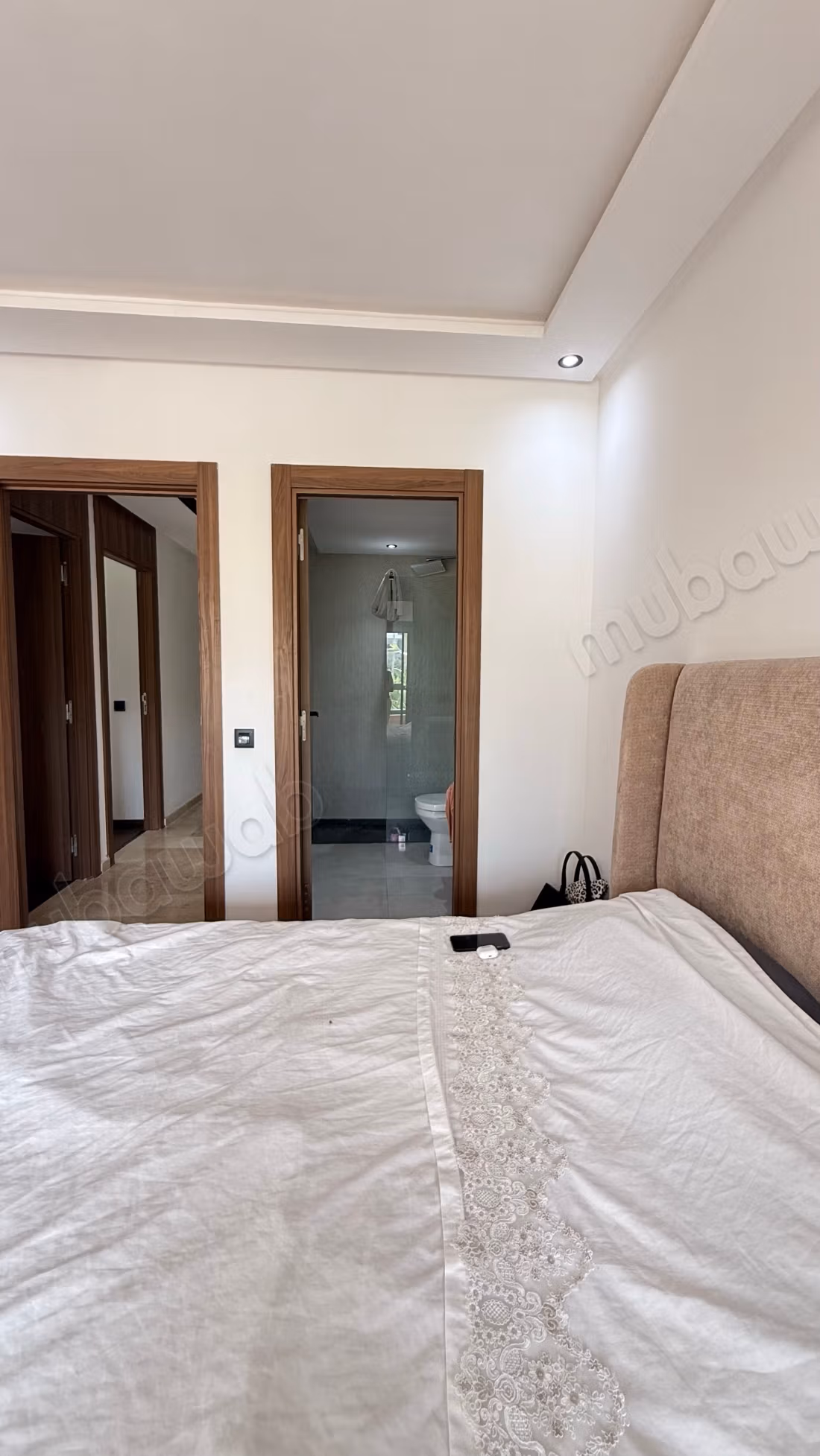 Vend appartement à El Mansouria.
Surface de 126 m².
Bien meublé