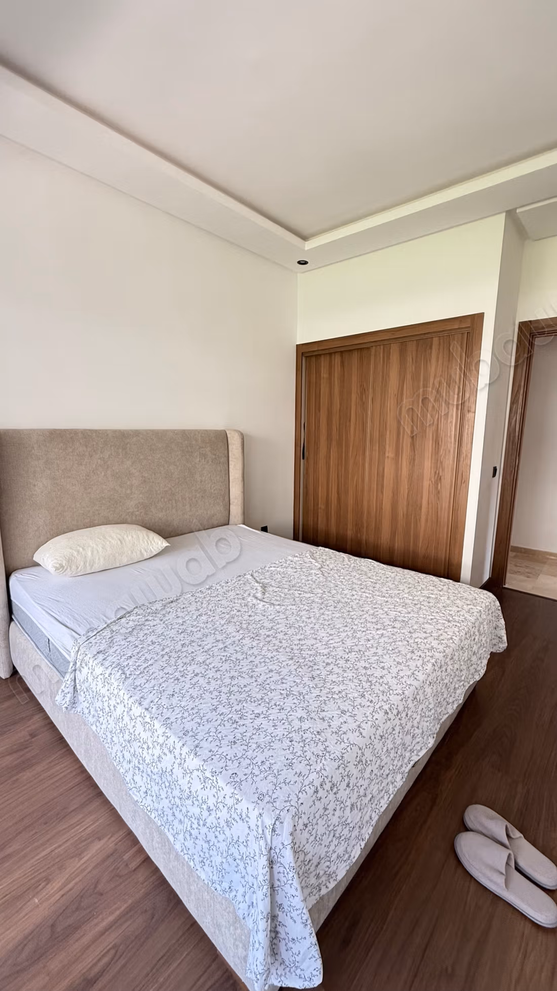 Vend appartement à El Mansouria.
Surface de 126 m².
Bien meublé