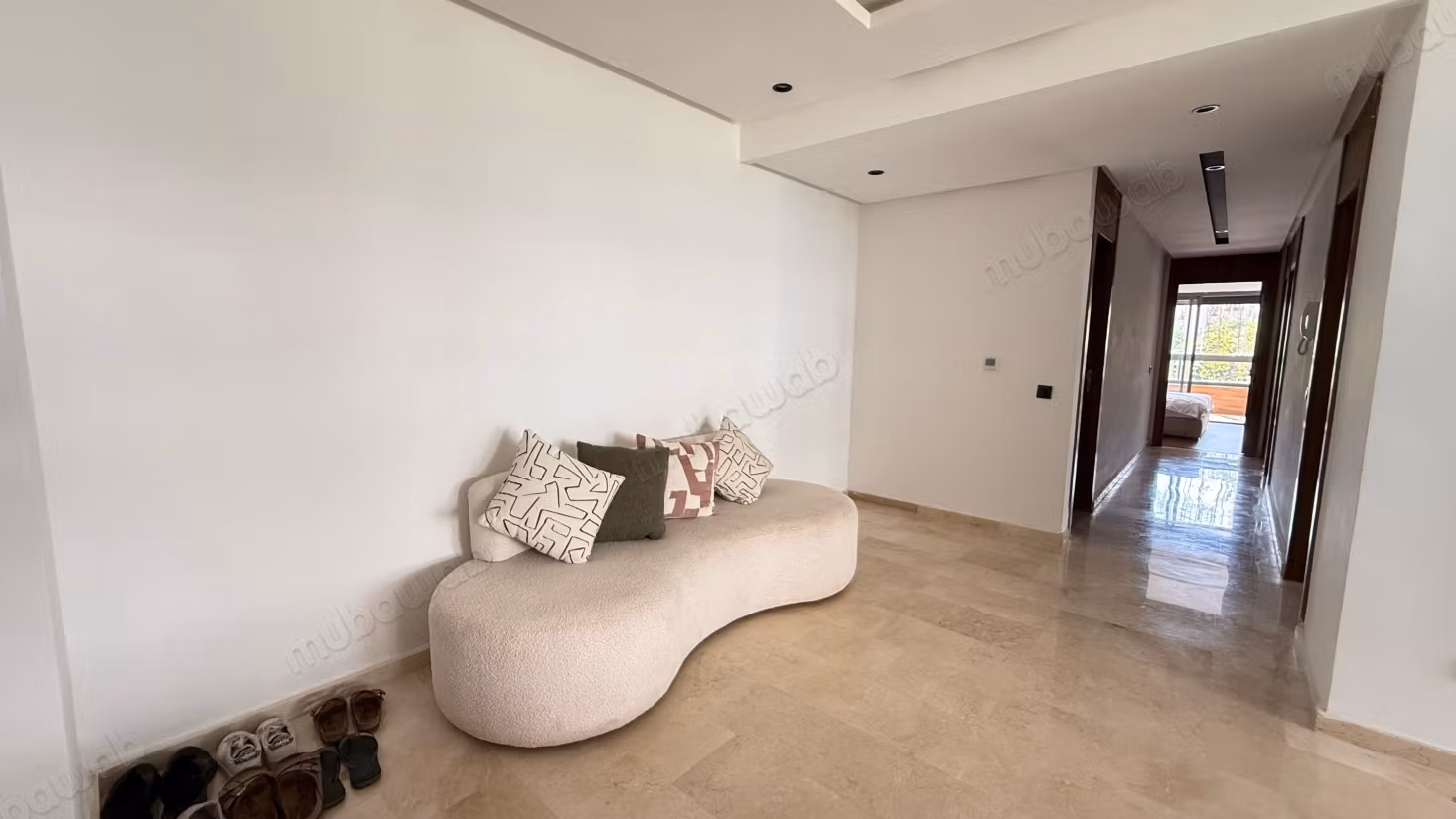 Vend appartement à El Mansouria.
Surface de 126 m².
Bien meublé