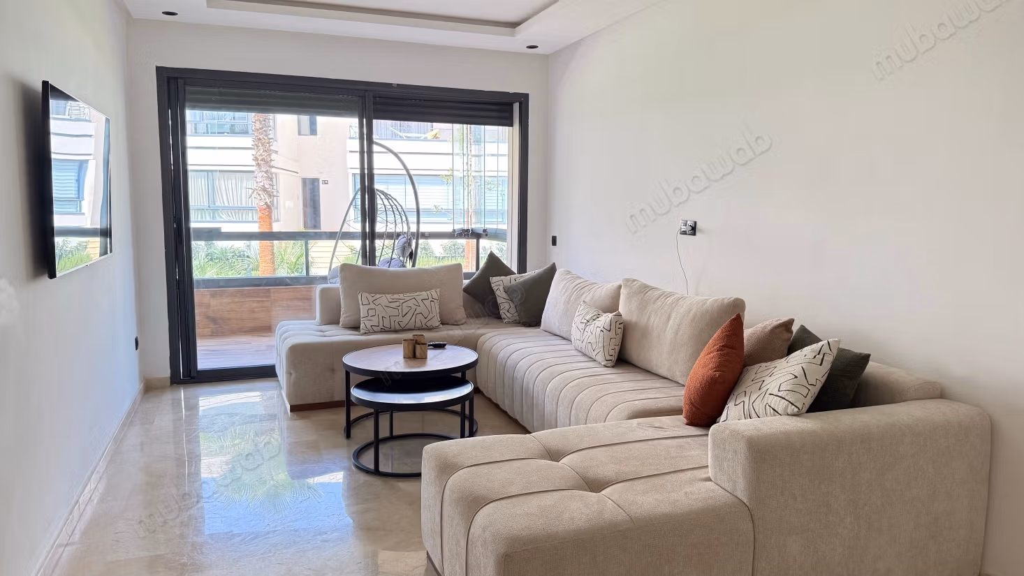 Vend appartement à El Mansouria.
Surface de 126 m².
Bien meublé