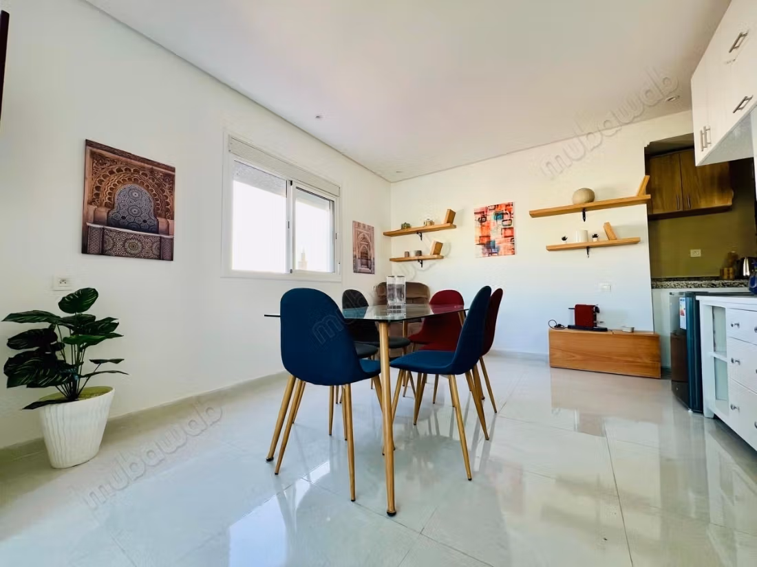 Vente d'un bel appartement en Hassan Centre Ville. 
2 grandes pièces. 
Concierge — 2