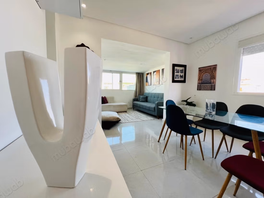 Vente d'un bel appartement en Hassan Centre Ville. 
2 grandes pièces. 
Concierge — 6