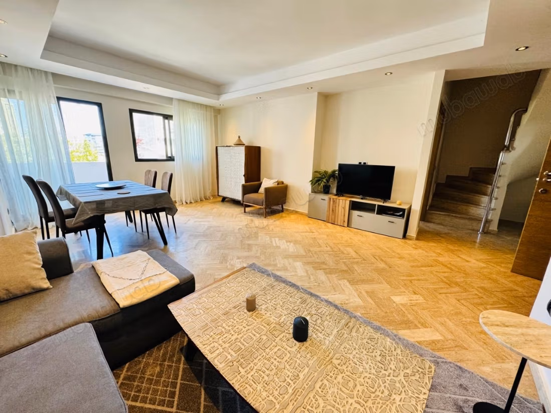 Duplex rare meublé
