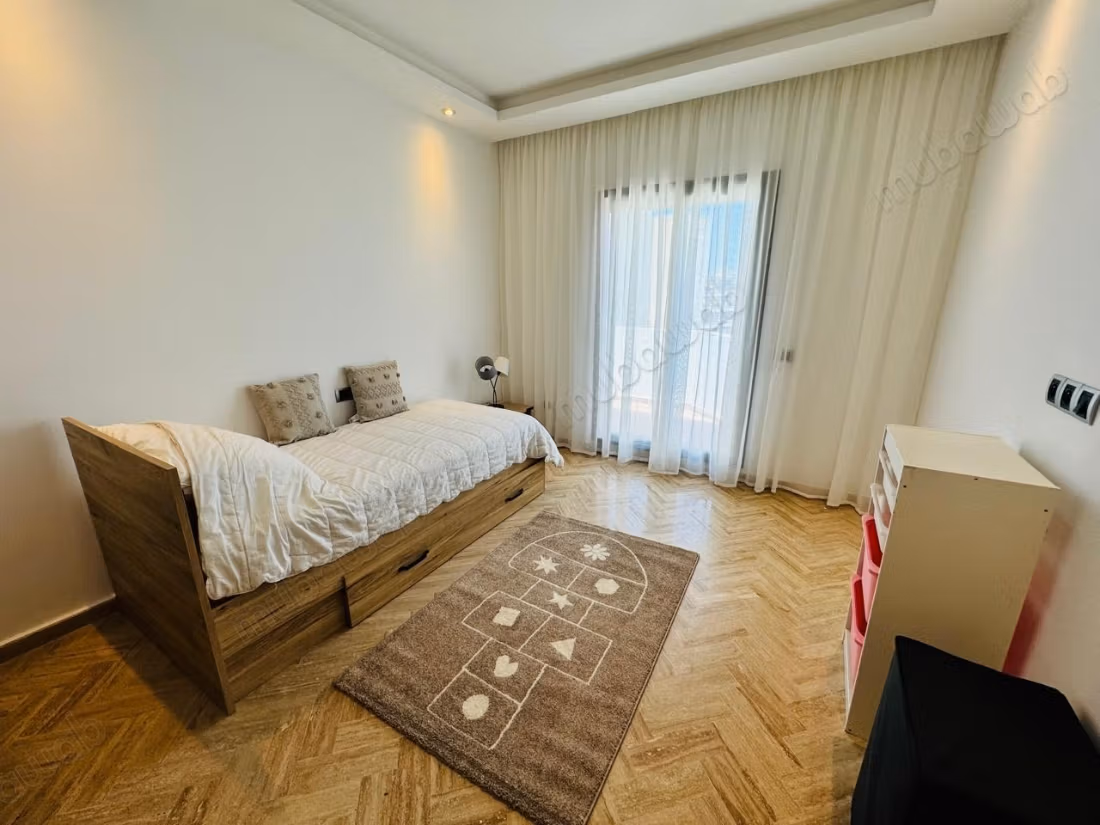 Duplex rare meublé