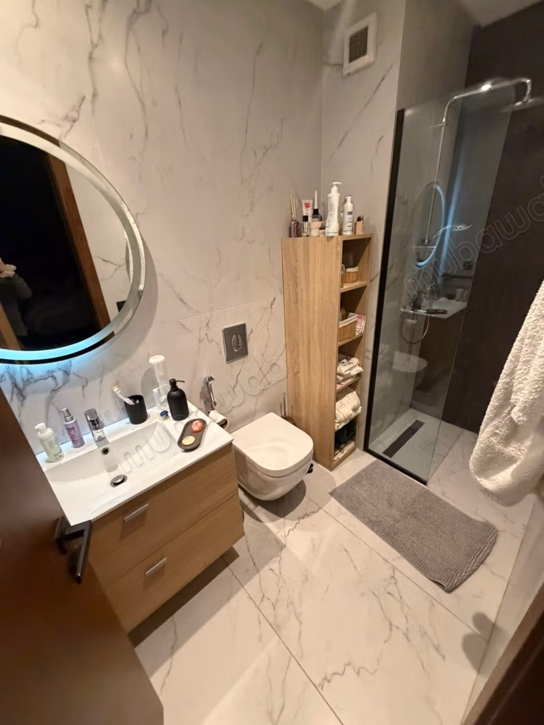 Beautiful apartment for rent EMPTY in CFC