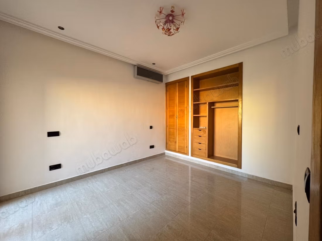 Luxe villa te koop bij golf Argane. 6 comfortabele kamers. Goed ingericht