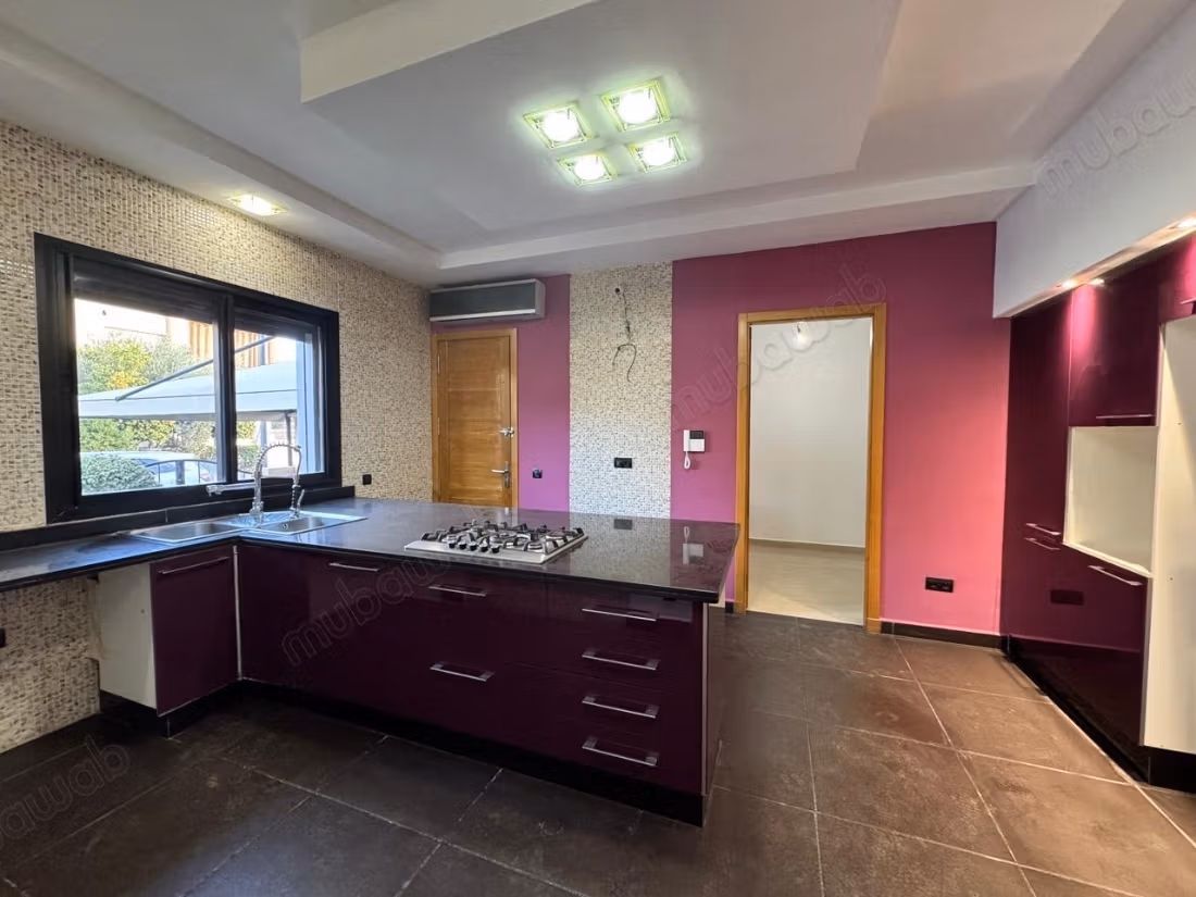 Luxe villa te koop bij golf Argane. 6 comfortabele kamers. Goed ingericht
