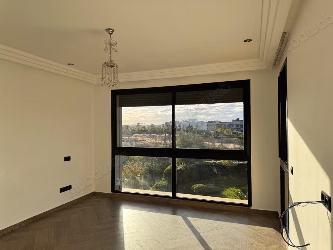 Luxe villa te koop bij golf Argane. 6 comfortabele kamers. Goed ingericht