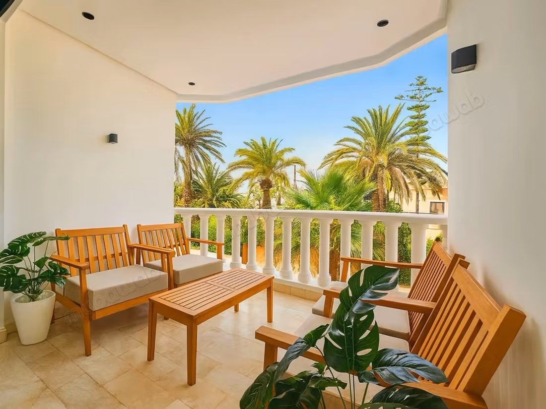 Lovely apartment for rent in Ain Diab.
Large area 210 m²