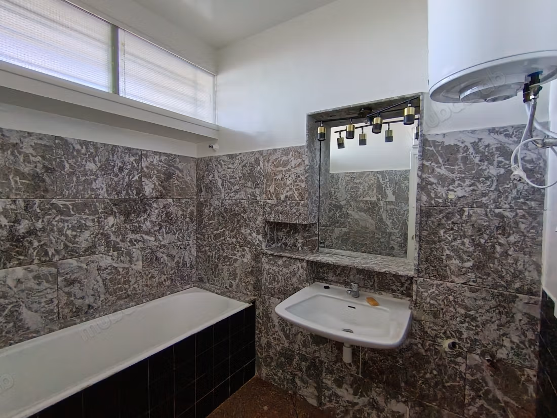 Magnificent unfurnished apartment for rent in Agdal