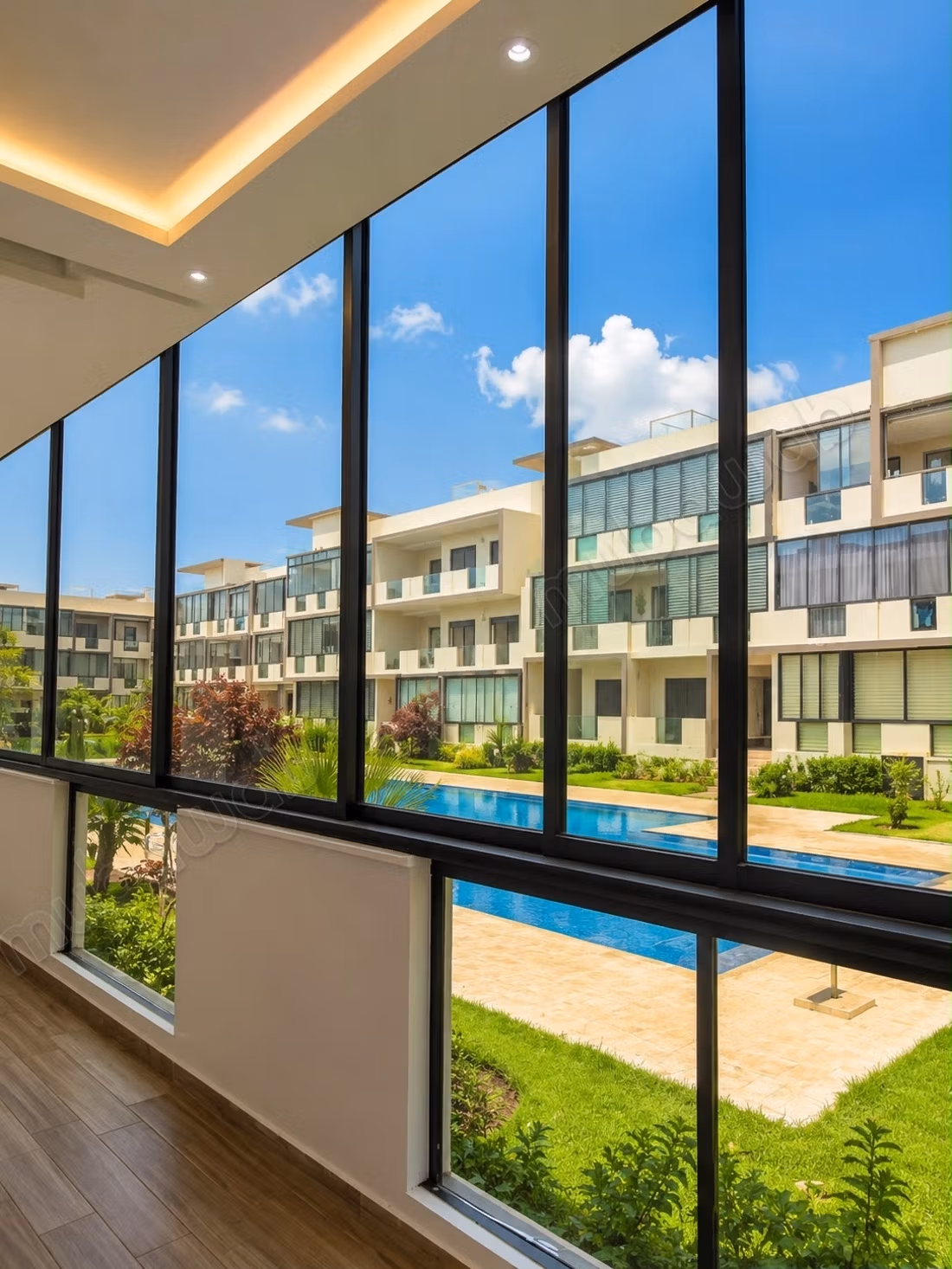 Très joli appartement, vu sur piscine