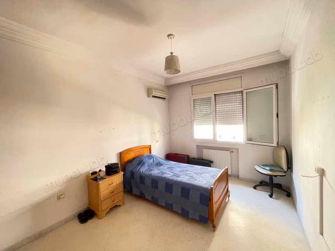 A vendre un appartement en s2 à l'aouina