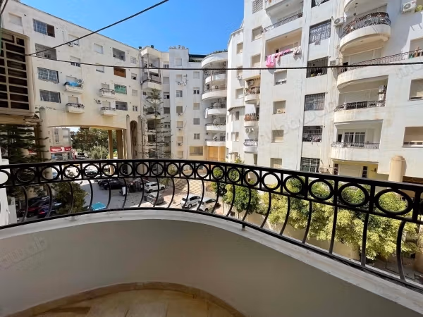 A vendre un appartement en s2 à l'aouina